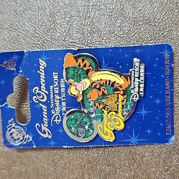 NEW Exclusive Shanghai Disney Pin Limited Release Grand Opening Tigger! - Picture 1 of 3